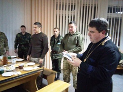 На Рівенщині парфіяни УПЦ КП організували святкову вечерю для захисників.(ФОТО) 